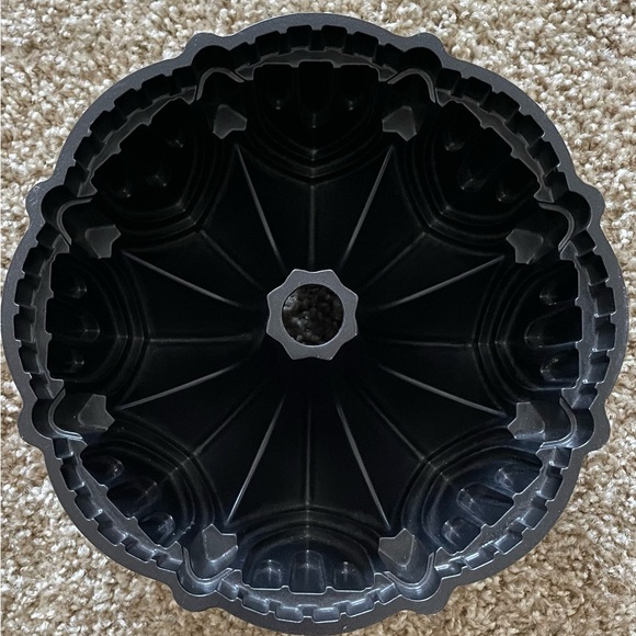 Nordic Ware Cathedral Bundt Cake - Picture 2 of 3